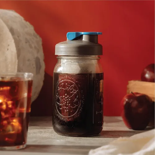 Miniatura 5 de County Line Kitchen Cafetera de infusión fría de vidrio con tapa - Boca ancha, 2 cuartos (64 oz) - Resistente, a prueba de fugas - Jarra para sol