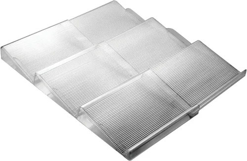 Miniatura 8 de mDesign - Estante de especias de plástico ajustable y expandible, organizador de cajón para gabinetes de cocina, 3 niveles inclinados para ajo, sal