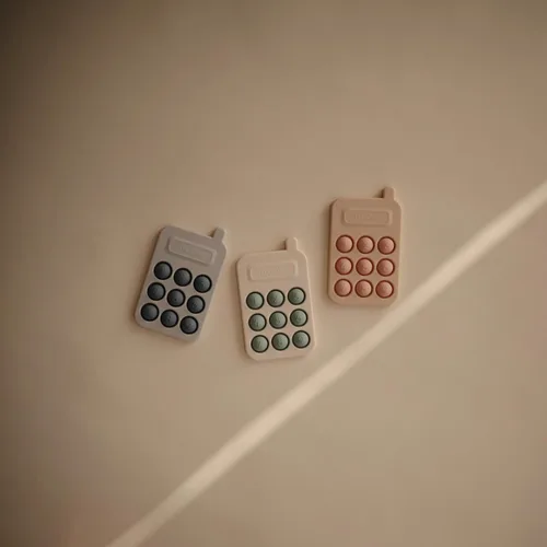 Miniatura 2 de mushie - Juguete para presionar con diseño de teléfono (rubor)