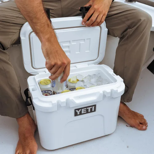 Miniatura 6 de YETI Roadie 15 - Enfriador duro con correa de hombro DoubleDuty Blanco