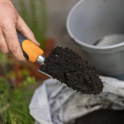 Miniatura 5 de Fiskars Cultivador giratorio telescópico – Herramienta de mano extensible de jardinería de 40 a 60 pulgadas – Herramienta de cultivador manual