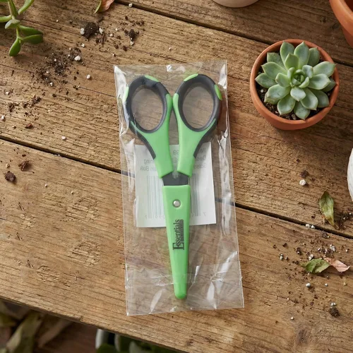 Miniatura 5 de Essentials by Leisure Arts Tijeras de corte de 5 pulgadas con funda protectora, cuchillas antiadherentes afiladas, mango de agarre cómodo, uso