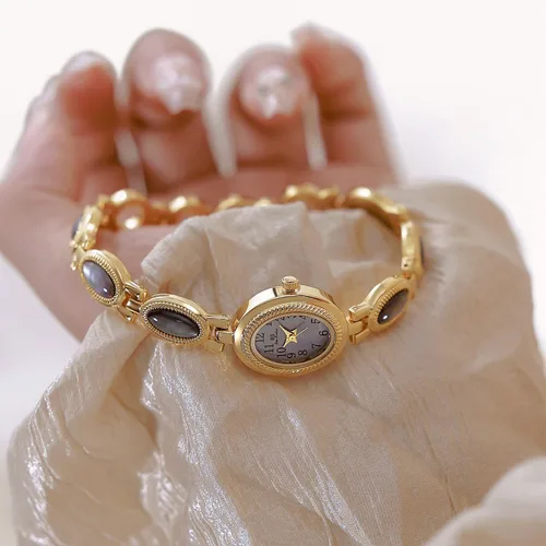 Miniatura 5 de CARLIEN Reloj de pulsera de cuarzo ovalado para mujer, de lujo, delicado, dorado, plateado, perla y números arábigos, fácil de leer, resistente al