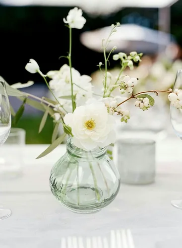 Miniatura 3 de Serene Spaces Living Mini jarrón Le Midi Bell Bud de cristal verde, centro de mesa para recepción de boda, mini jarrones para decoración del hogar