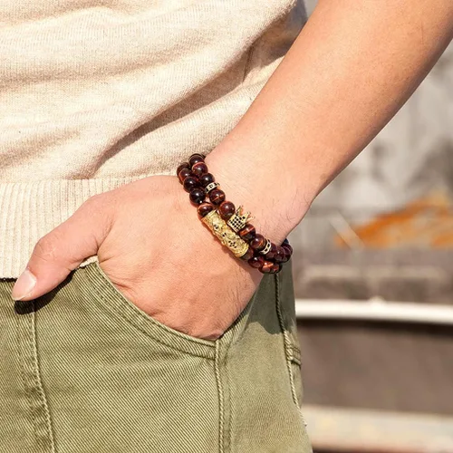 Miniatura 5 de Juego de 4 pulseras de 0.315 in con corona King para hombres y mujeres, ojo de tigre, negro mate, ónix mate, cuentas de piedra natural