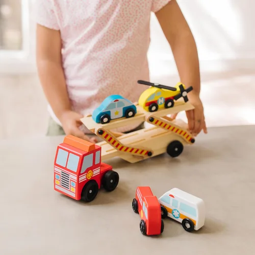 Miniatura 5 de Melissa & Doug Emergency Vehicle Carrier camión de madera con 4 vehículos de rescate