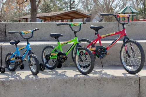 Miniatura 2 de Bicicleta para niños Dynacraft Magna Major Damage – Diseño audaz y duradero, perfecto para niños que aprenden a andar en bicicleta, resistente y Rojo
