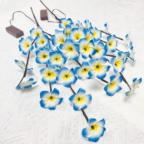 Miniatura 2 de Paquete de 2 ramas de flores artificiales de plumeria, ramo de berenjena ligera falsa Frangipani para decoración romántica del hogar (azul)