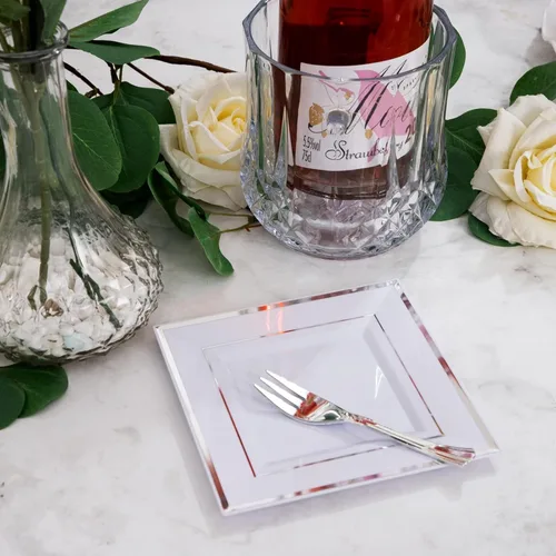 Miniatura 5 de WDF Platos de postre de plástico plateado con tenedores de plástico, 100 platos cuadrados desechables para aperitivos, platos pequeños con borde