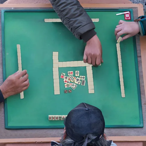 Miniatura 9 de BESTOYARD Mini juego de mahjong de viaje portátil con 146 azulejos marrón estuche de transporte para adultos principiantes y ancianos, reuniones