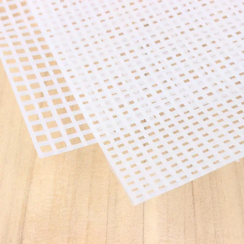 Miniatura 6 de Totority Hojas de lona de plástico, 30 piezas de malla de bordado blanco de 3.14 x 3.14 pulgadas para proyectos de punto de cruz para proyectos