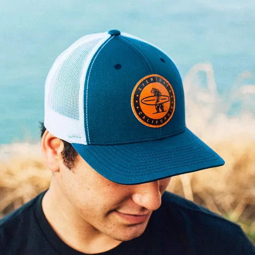 Miniatura 3 de Everyday California 'Marlin' Snapback Surf Hat - Gorra estilo béisbol con parche de cuero vegano