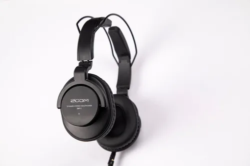 Miniatura 9 de Zoom El paquete de micrófono para podcast ZDM-1 incluye micrófono dinámico, auriculares, trípode, parabrisas y cable XLR
