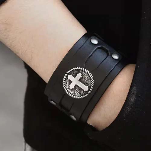 Miniatura 5 de NIGHTCRUZ Pulsera ancha de cuero con cruz, brazalete de puño de cuero medieval para hombres
