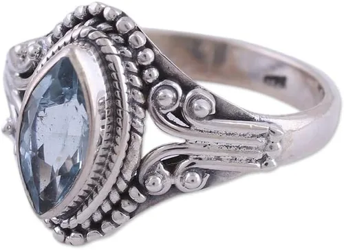 Miniatura 4 de NOVICA Anillo hecho a mano de plata de ley 925 con topacio azul de una sola piedra de la India, piedra natal de cóctel 'Morning Luxury