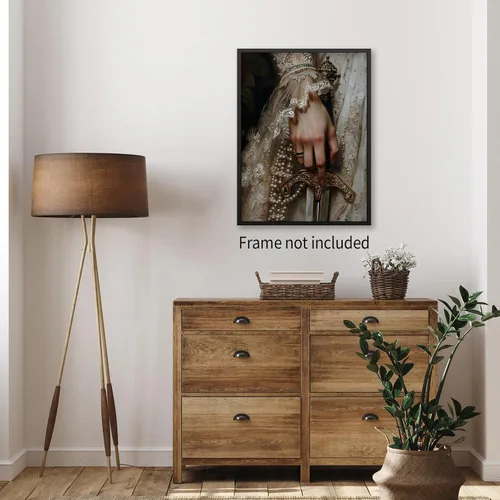 Miniatura 4 de WLZWD Póster victoriano oscuro Moody retro antiguo gótico, arte de pared vintage con encaje de mano sosteniendo espada, pintura en lienzo para Funky