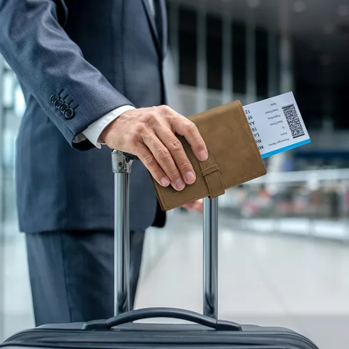 Miniatura 6 de Kattee Soporte para pasaporte de cuero genuino con bloqueo RFID, billetera de viaje plegable para hombres, Marrón, Vintage