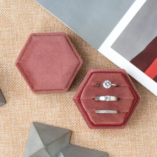 Miniatura 3 de Giftop Caja de terciopelo hexagonal igual para anillos, 3 ranuras para ceremonia de boda, propuesta, compromiso, cumpleaños (rosa polvoriento)