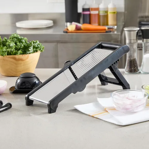 Miniatura 10 de Restaurantware Rebanadora de mandolina ajustable de acero inoxidable, cortador de verduras estándar alemán con protector de cuchilla, incluye