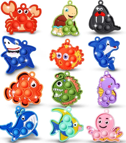 Miniatura 9 de Qinline Paquete de 30 regalos de cumpleaños para niños – Mini juguete antiestrés de corazón con tarjetas de regalo para niños y niñas, regalos