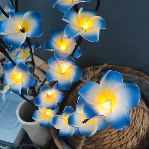 Miniatura 9 de Paquete de 2 ramas de flores artificiales de plumeria, ramo de berenjena ligera falsa Frangipani para decoración romántica del hogar (azul)