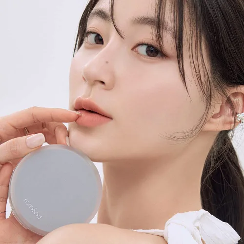 Miniatura 3 de Rom&nd Nu Zero Cushion (01 Porcelana 17) Larga Duración, Alta Cobertura, Acabado Semi Mate, Tez Impecable Sin Efecto Apelmazado, Base de Maquillaje