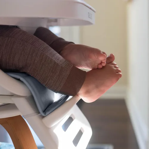 Miniatura 5 de TruBliss Turn-A-Tot - Silla alta para bebés y niños pequeños, comedero portátil de madera 2 en 1 o asiento ajustable para niños con giro de 360 Earl