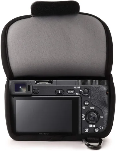 Miniatura 4 de MegaGear. Funda para cámara, ultra liviana neopreno con mosquetón para Sony A6000, A6300 con lente 16-50 Gris