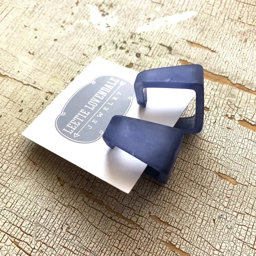 Miniatura 2 de Pendientes de aro cuadrados geométricos de Lucite esmerilado azul mezclilla