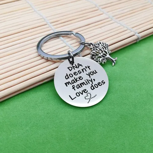 Miniatura 4 de Xiahuyu Llavero con texto en inglés "DNA Doesn't Make You Family Love don", regalo para madrastra, regalo para padrastro, regalos de adopción