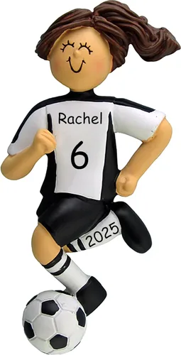 Miniatura 10 de Adorno de Navidad personalizado de fútbol, uniforme blanco y negro, niña, cabello rubio, bola de regate, resina pintada a mano, 4.5 pulgadas