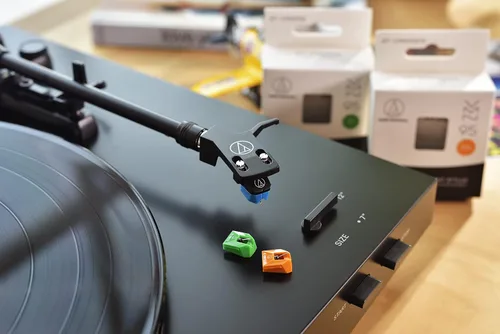 Miniatura 10 de Audio-Technica AT-LP3XBT-BK Tocadiscos Bluetooth con transmisión de correa totalmente automático 33/45 (Negro)