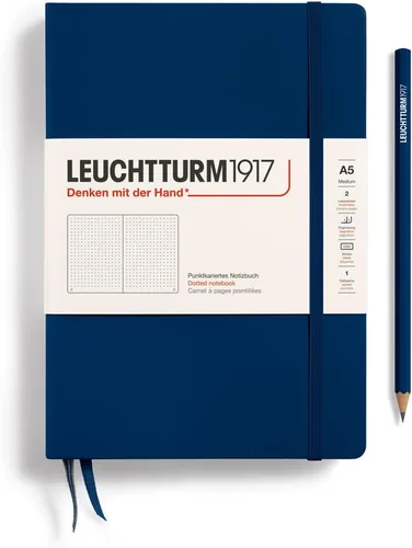 LEUCHTTURM1917 - Cuaderno de tapa dura mediano A5 con 251 páginas numeradas para escritura y diario (Azul marino, con puntos)