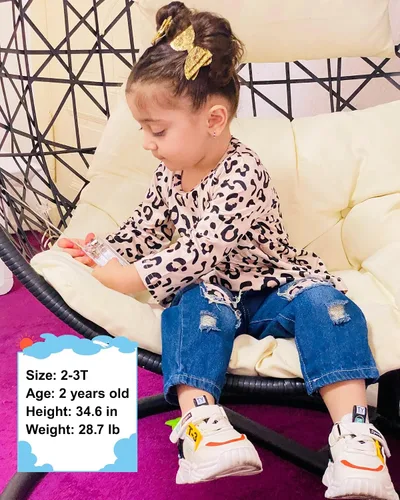 Miniatura 3 de SANMIO Conjunto de ropa para niña, lindo conjunto de camiseta floral con mangas con volantes y pantalones de mezclilla rasgados