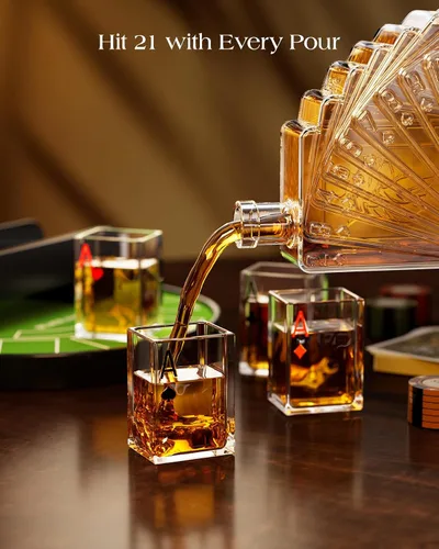 Miniatura 5 de Kollea Juego de decantador de whisky Blackjack, decantador estilo casino de 37.2 onzas con 4 vasos, dispensador de licor, divertidos regalos