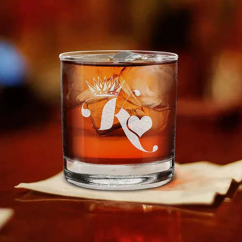 Miniatura 6 de shop4ever® King & Queen of Hearts - Juego de regalo para parejas, vaso de whisky grabado y copa de vino sin tallo, set de regalo para él y ella