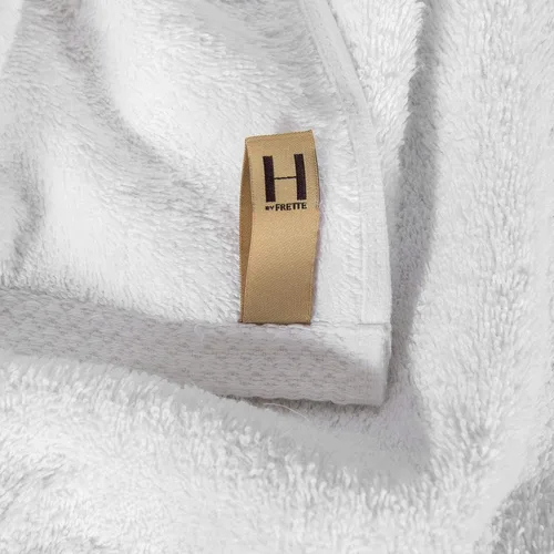 Miniatura 4 de H by Frette Simple Border Junior Suite - Paquete de ropa de baño de lujo totalmente blanca/incluye 2 paños de lavado, 2 toallas de mano y 2 toallas