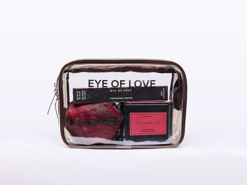 Miniatura 3 de Love in Transit Travel Set – Perfume de feromonas románticas y vela con pétalos de rosa, bolsa de viaje
