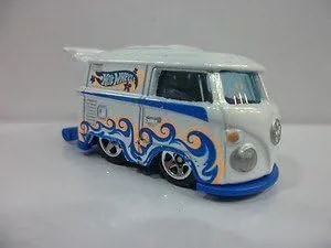 Miniatura 2 de 2013 Hot Wheels HW Showroom - Blanco Volkswagen Kool Kombi "Micro Volkswagen Drag Bus" Escala 1/64