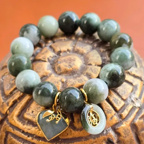 Miniatura 6 de Pulsera de jade tailandés de 0.55 pulgadas – Cuentas redondas a rayas verdes naturales Pulsera elástica de energía curativa con dije de corazón