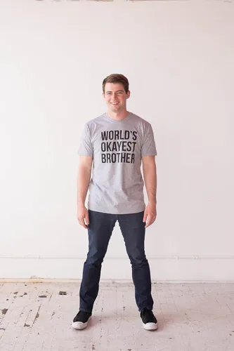 Miniatura 3 de Crazy Dog - Camiseta para hombre con humor sarcástico del mundo Okayest Brother