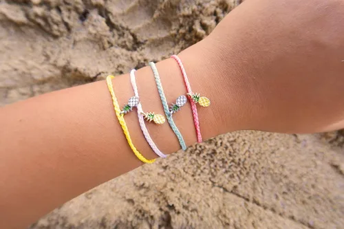 Miniatura 2 de Pura Vida Pulsera con dije de esmalte de piña plateada o dorada, correa ajustable, 100% impermeable