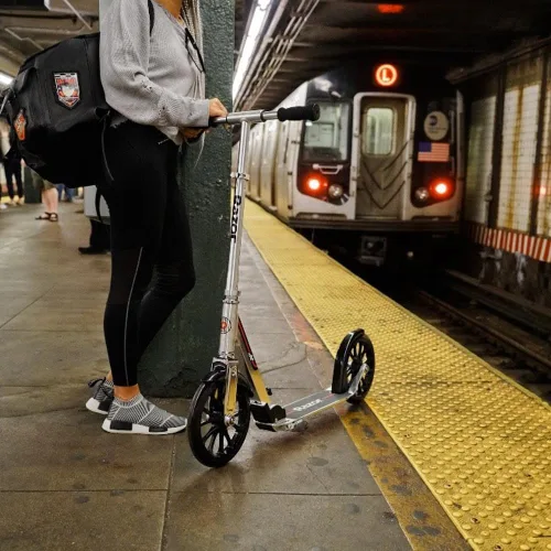 Miniatura 6 de Razor A6 Kick Scooter for Kids Ages 8+ - Extra-Tall Handlebars & Longer Deck, 10" Urethane Wheels, Aluminum Frame, Anti-Rattle Technology, for