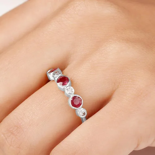 Miniatura 4 de Piedra natal de julio, juego de bisel certificado Ruby Alternate Half Eternity Band con moissanita