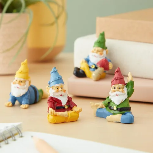 Miniatura 3 de Juvale - Juego de 4 mini gnomos de jardín, estatua al aire libre en posturas divertidas para regalos de yoga, decoración de macetas (2 pulgadas)