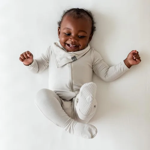 Miniatura 61 de KYTE BABY Pies unisex con cierre de cremallera, rayón hecho de bambú, 0-24 meses