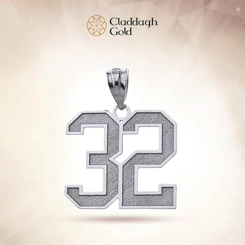 Miniatura 5 de Claddagh Gold Colgante de plata personalizable con tu número y nombre de la suerte, Plata esterlina