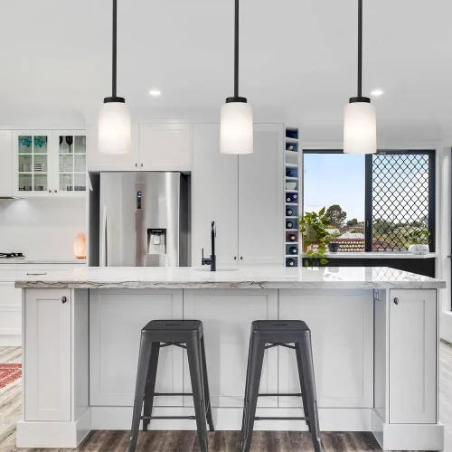 Miniatura 6 de TODOLUZ Luminaria Colgante Negra con Cristal Blanco Ópal, Mini Candelabro de Estilo Rústico para Isla de Cocina y Pasillo