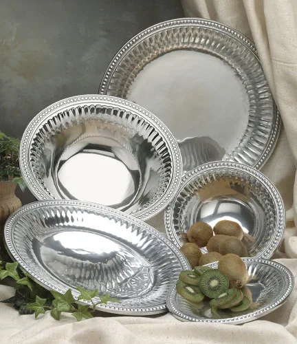 Miniatura 4 de Wilton Armetale Bandeja ovalada para servir flautas y perlas, 15.5 pulgadas x 17.75 pulgadas