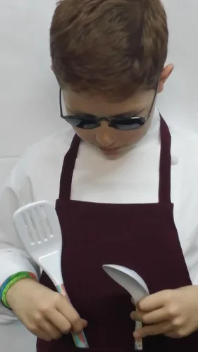 Miniatura 12 de CHEFSKIN 3 delantales para niños, tela real, bolsillo, disponible en tamaño pequeño (para 3-7), 3 sombreros blancos